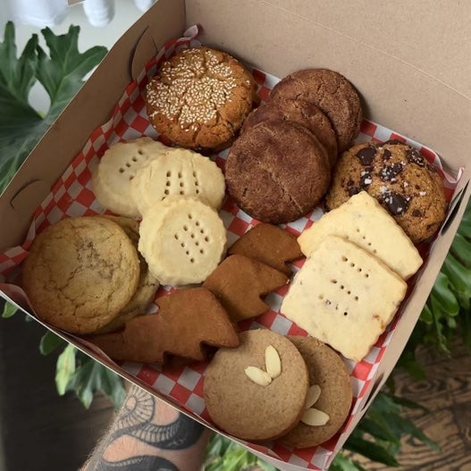 /HOLIDAY All the Classics Cookie Box!